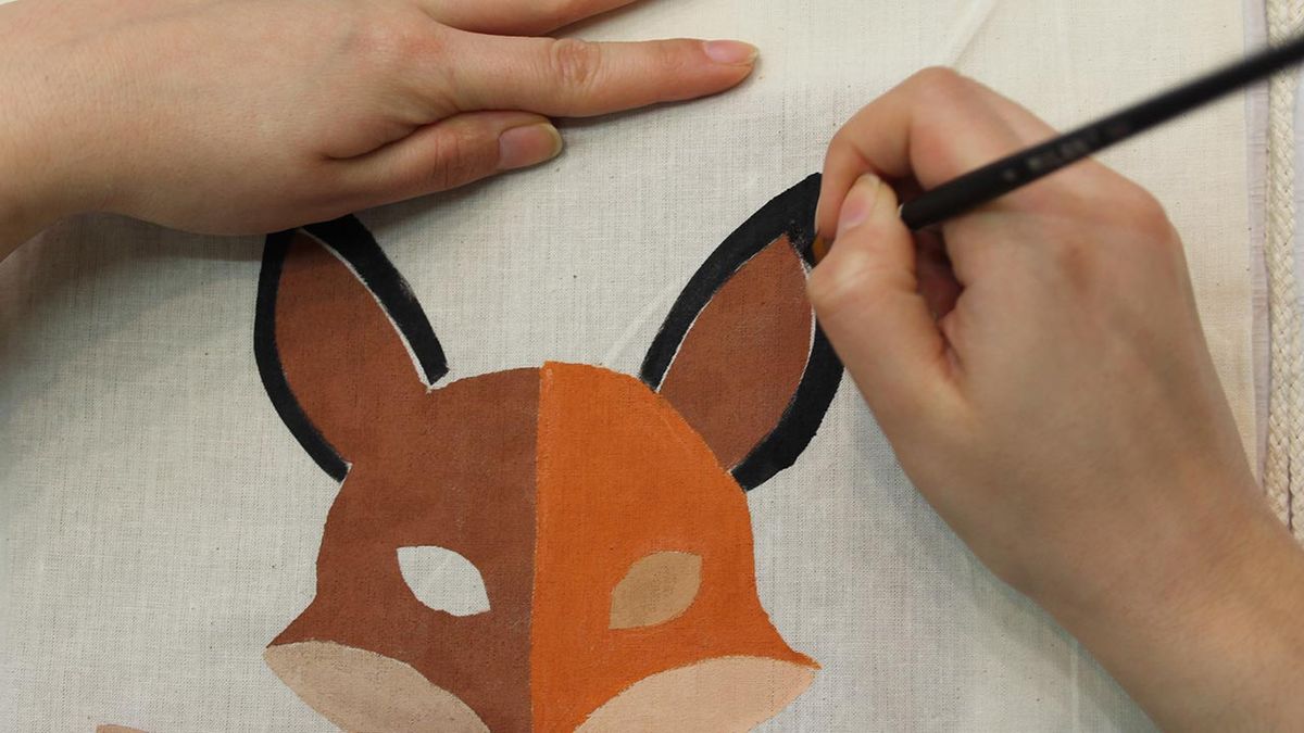 Pintar una mochila de tela paso 9