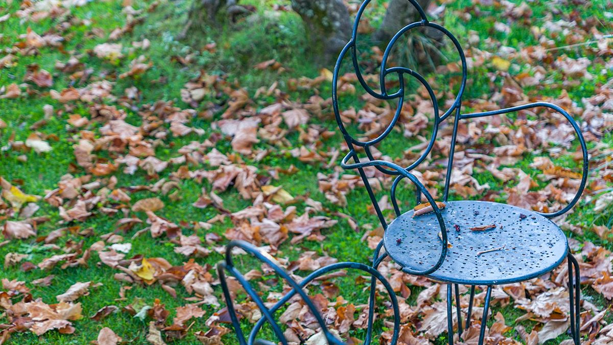 Cómo proteger los muebles del jardín en otoño