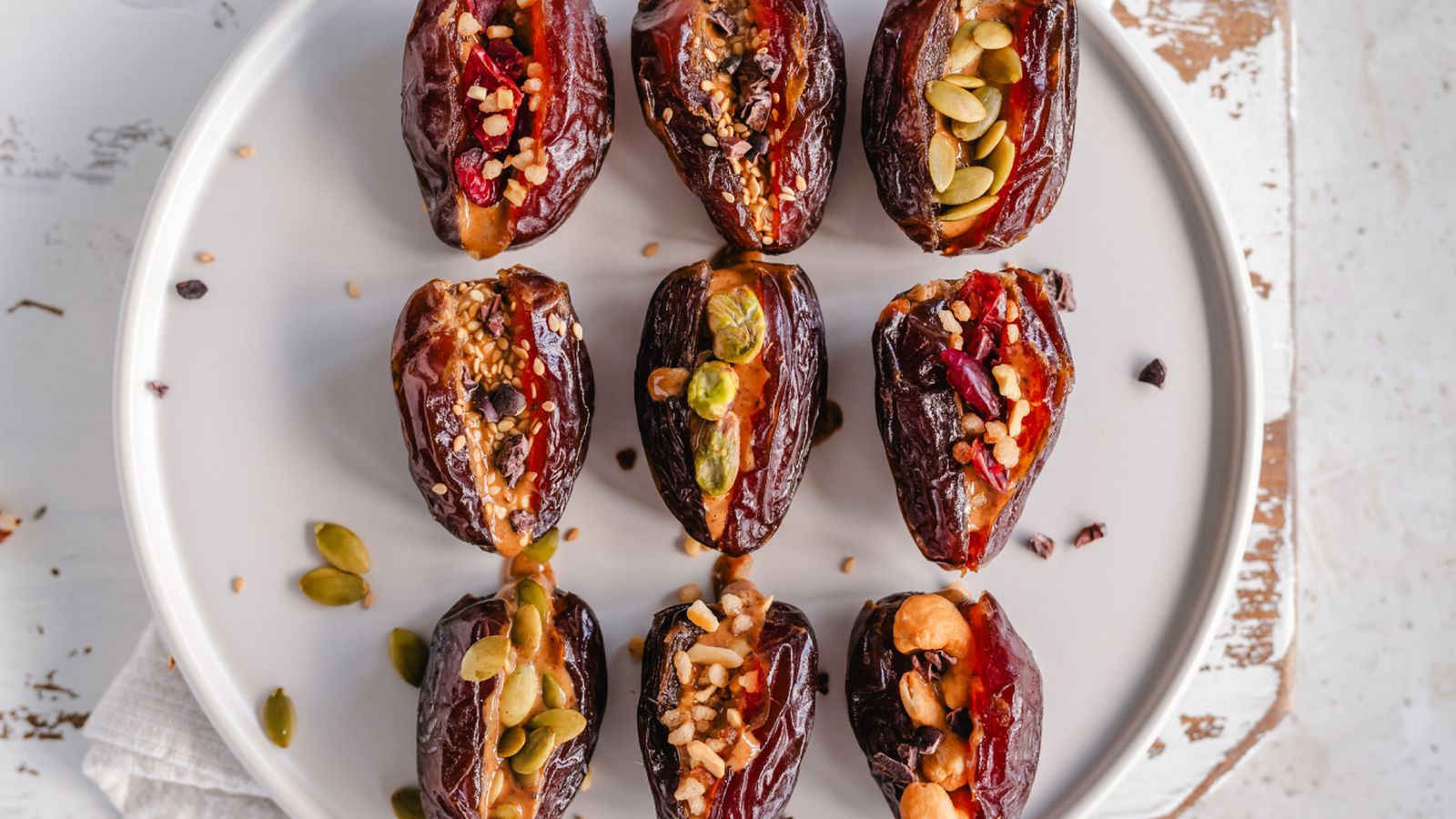 Pequeños, dulces y versátiles: los dátiles demuestran que lo natural también puede ser puro placer. Pequeños, dulces y versátiles: los dátiles demuestran que lo natural también puede ser puro placer.