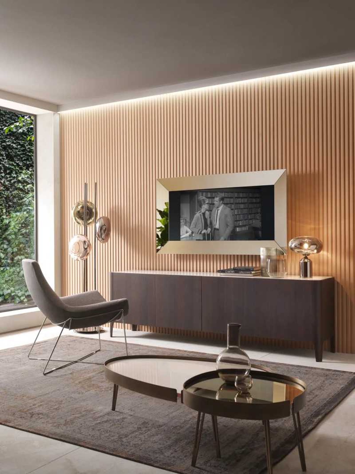 Ocultar la televisión como si fuese un espejo.