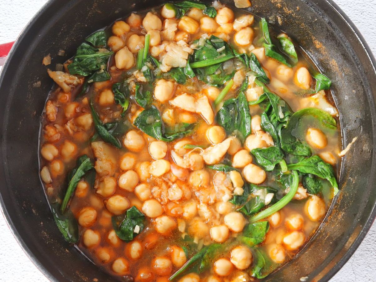 Cocina los garbanzos con bacalao