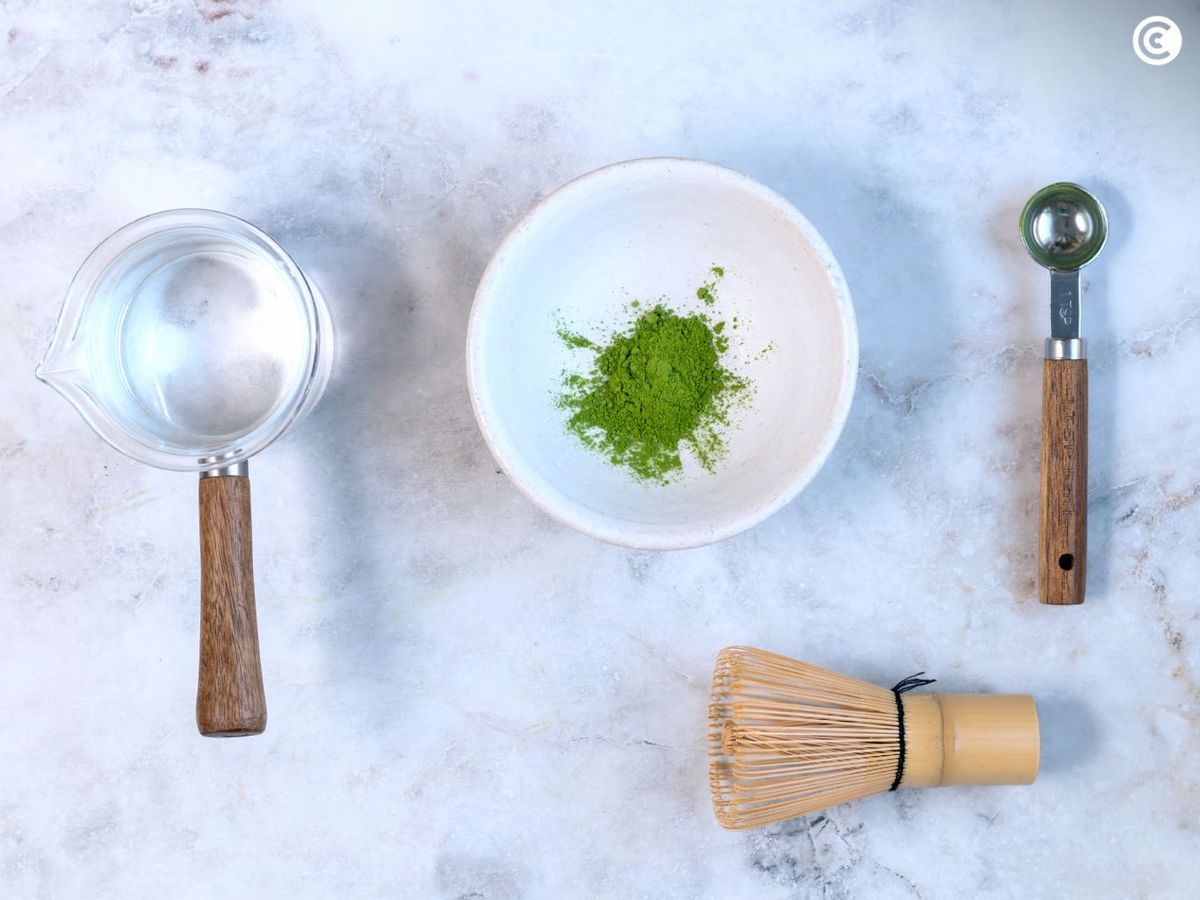 Accesorios para preparar un té matcha tradicional