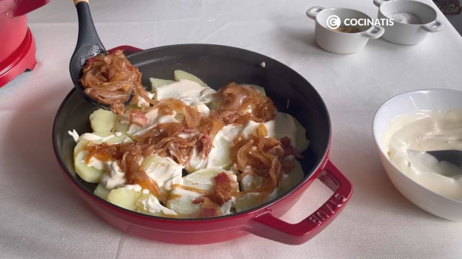 Montamos a capas el tartiflette Montamos a capas el tartiflette