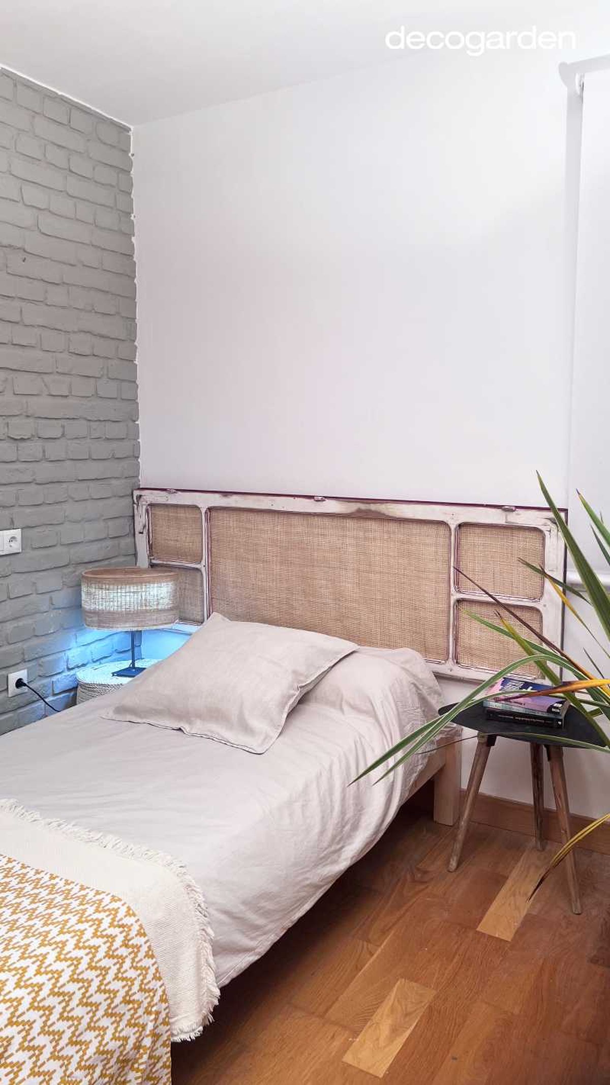 Cabecero de ratán artesanal.