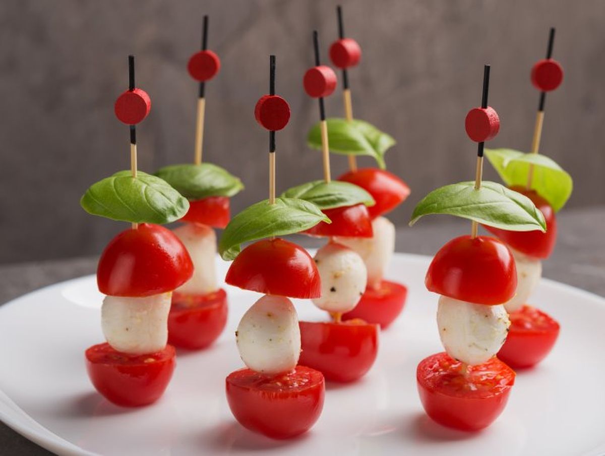brochetas mozzarella albahaca cenas de fin de ano