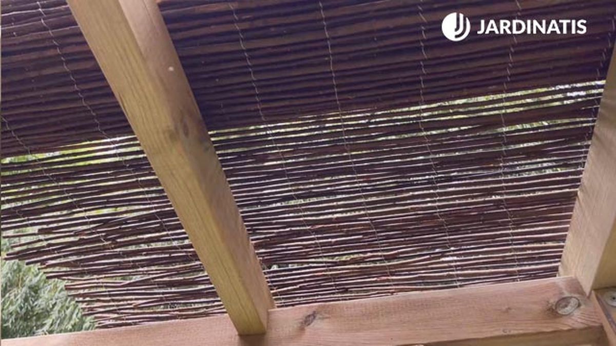 como instalar pergola de madera en kit cubierta de mimbre
