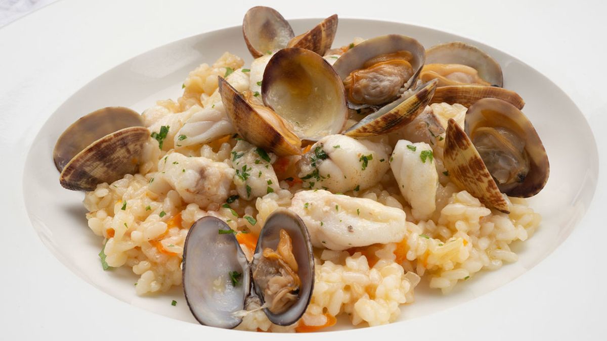 Arroz con rape y almejas