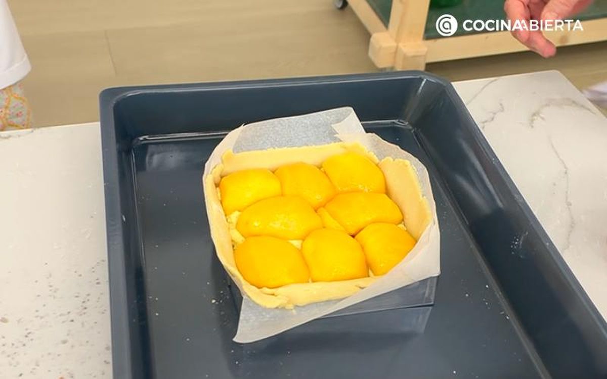 Coloca los melocotones en almíbar