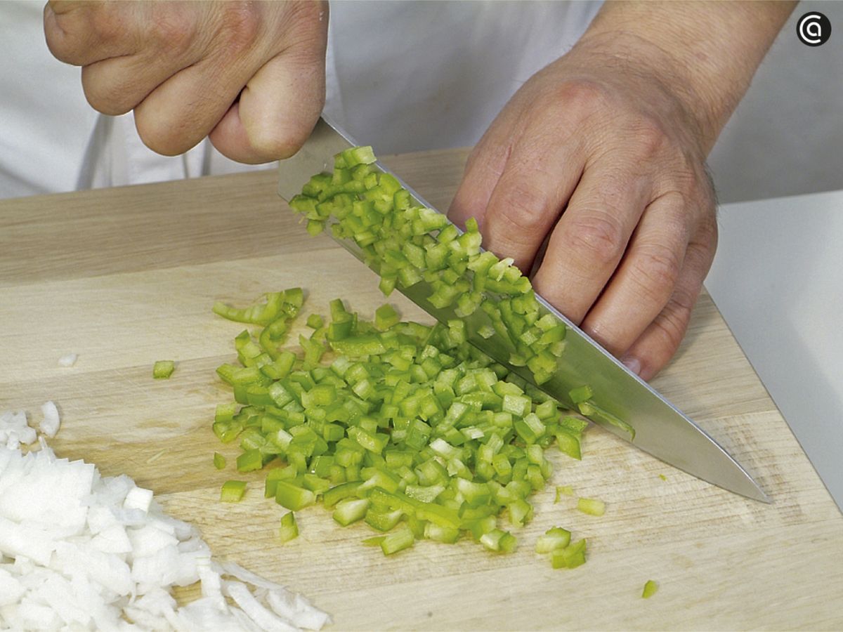 Pica el pimiento verde