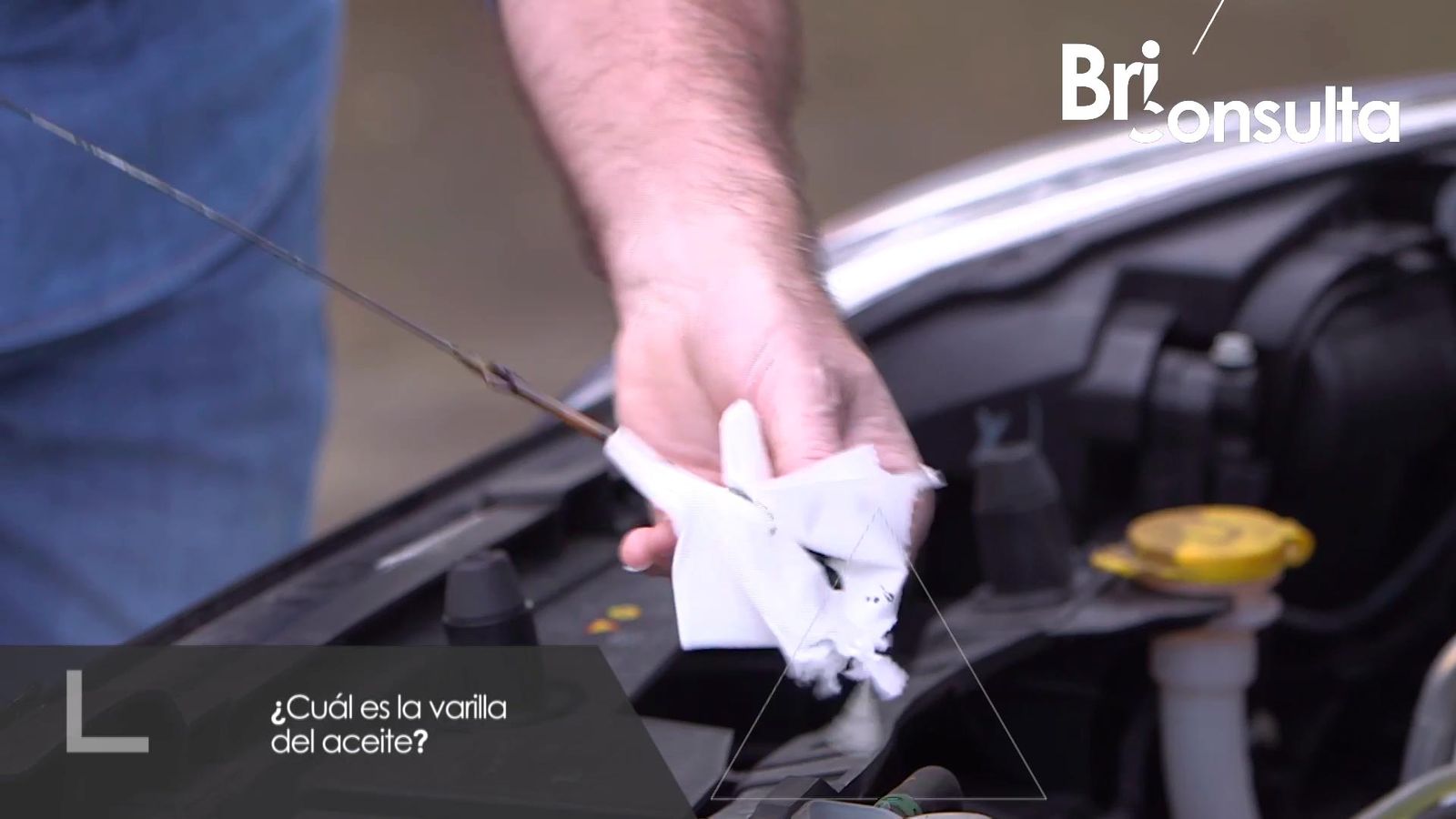Comprobar el nivel de aceite del coche Comprobar el nivel de aceite del coche