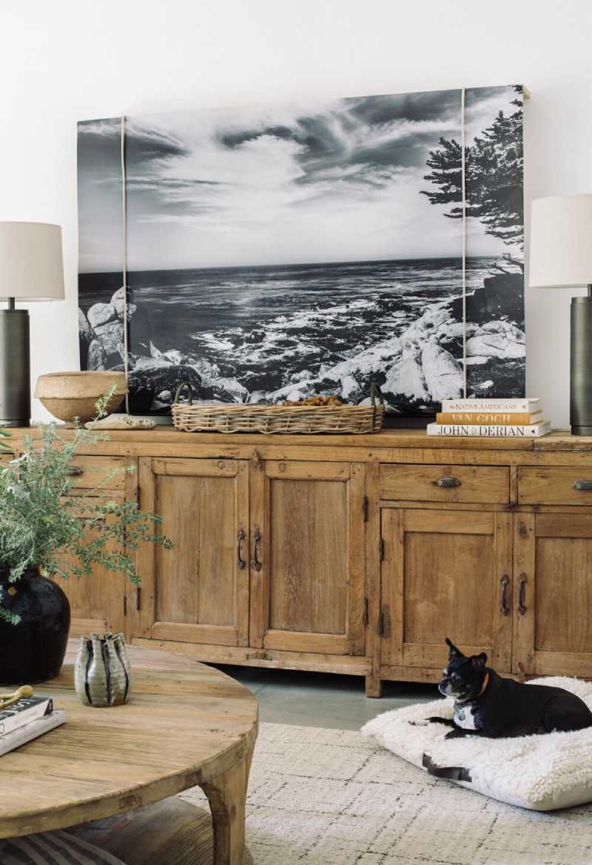 Solución enrollable para ocultar la televisión.