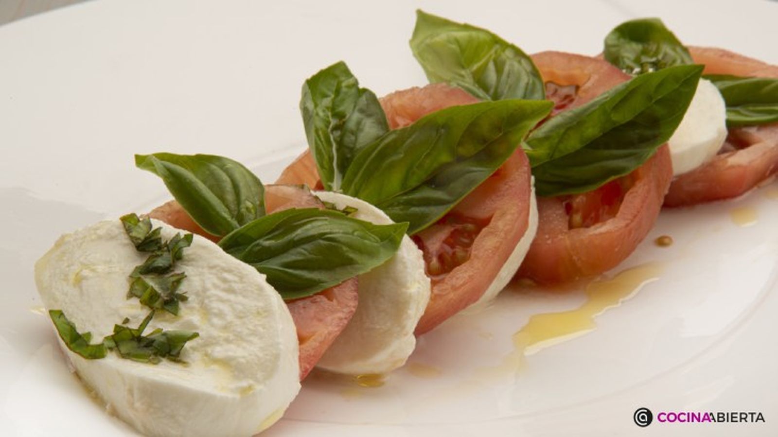 La sencilla, pero sabrosa ensalada caprese