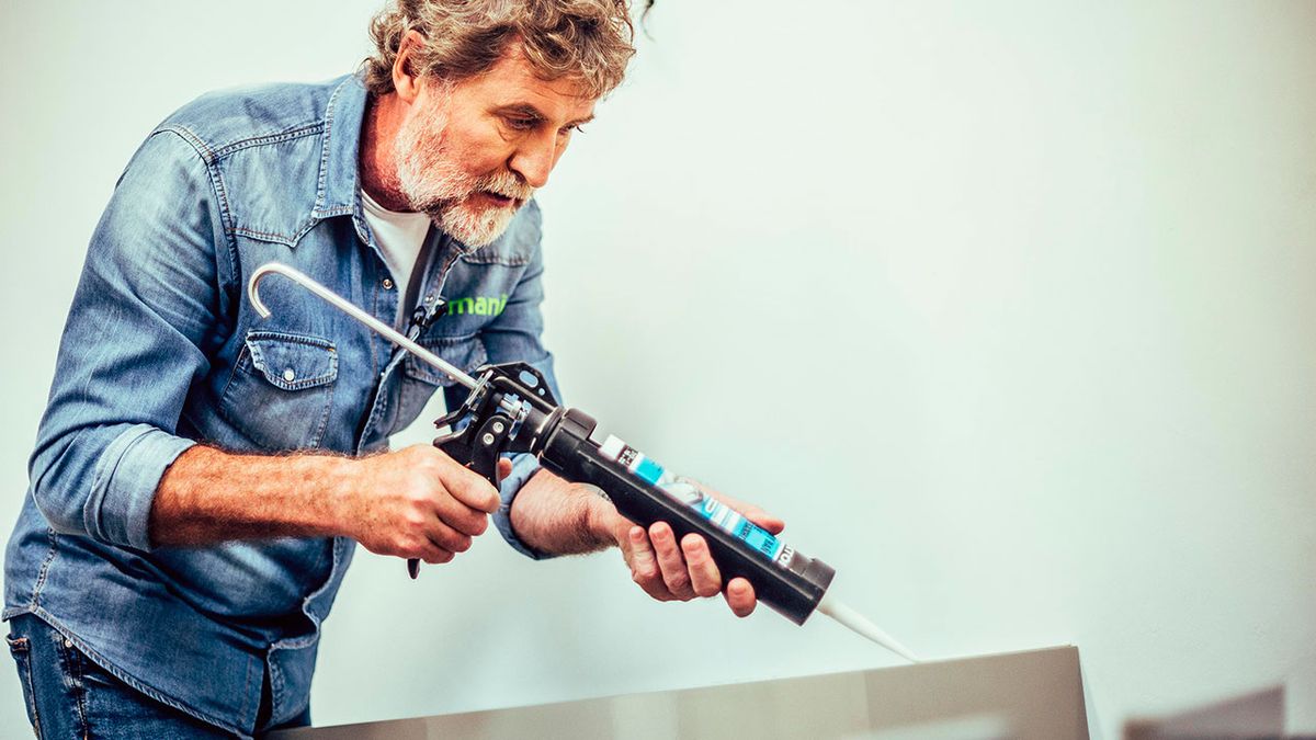 Cómo instalar un mueble de baño suspendido paso 5
