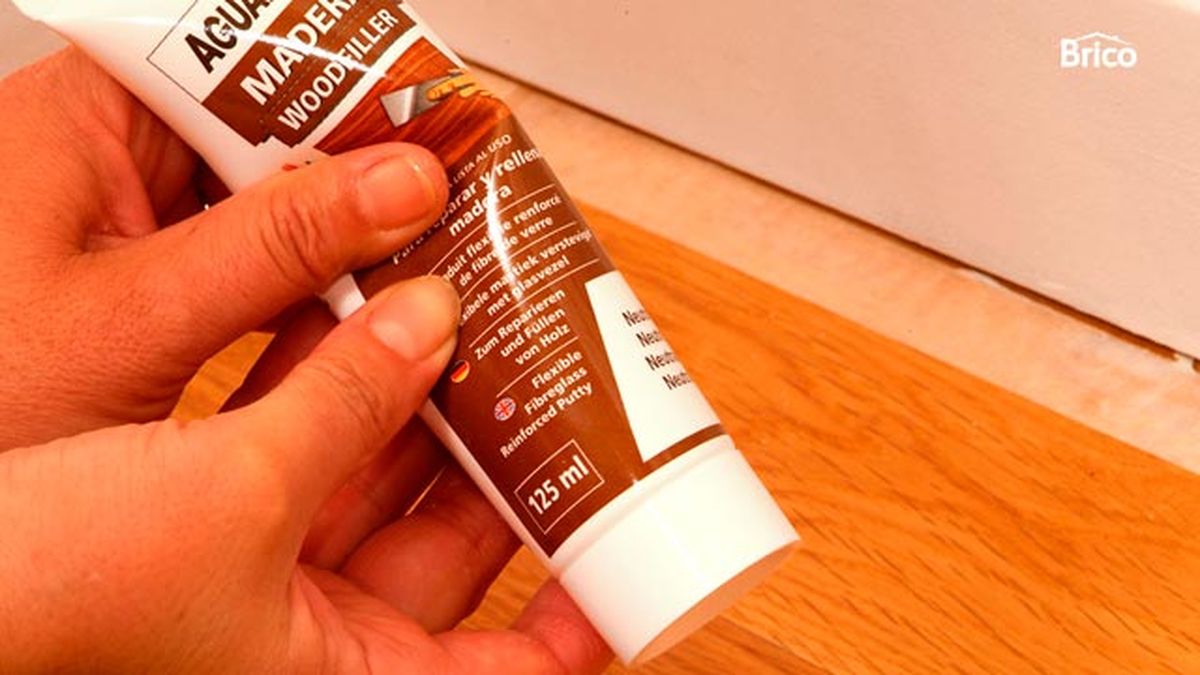 Sellado de juntas en suelo de madera paso 2