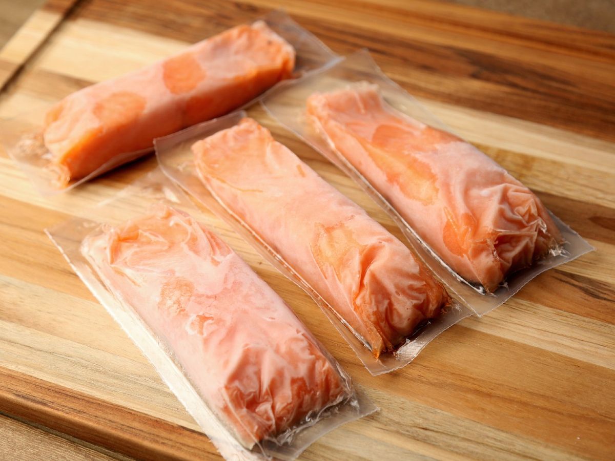 El pescado azul se puede conservar congelado menos tiempo que el blanco