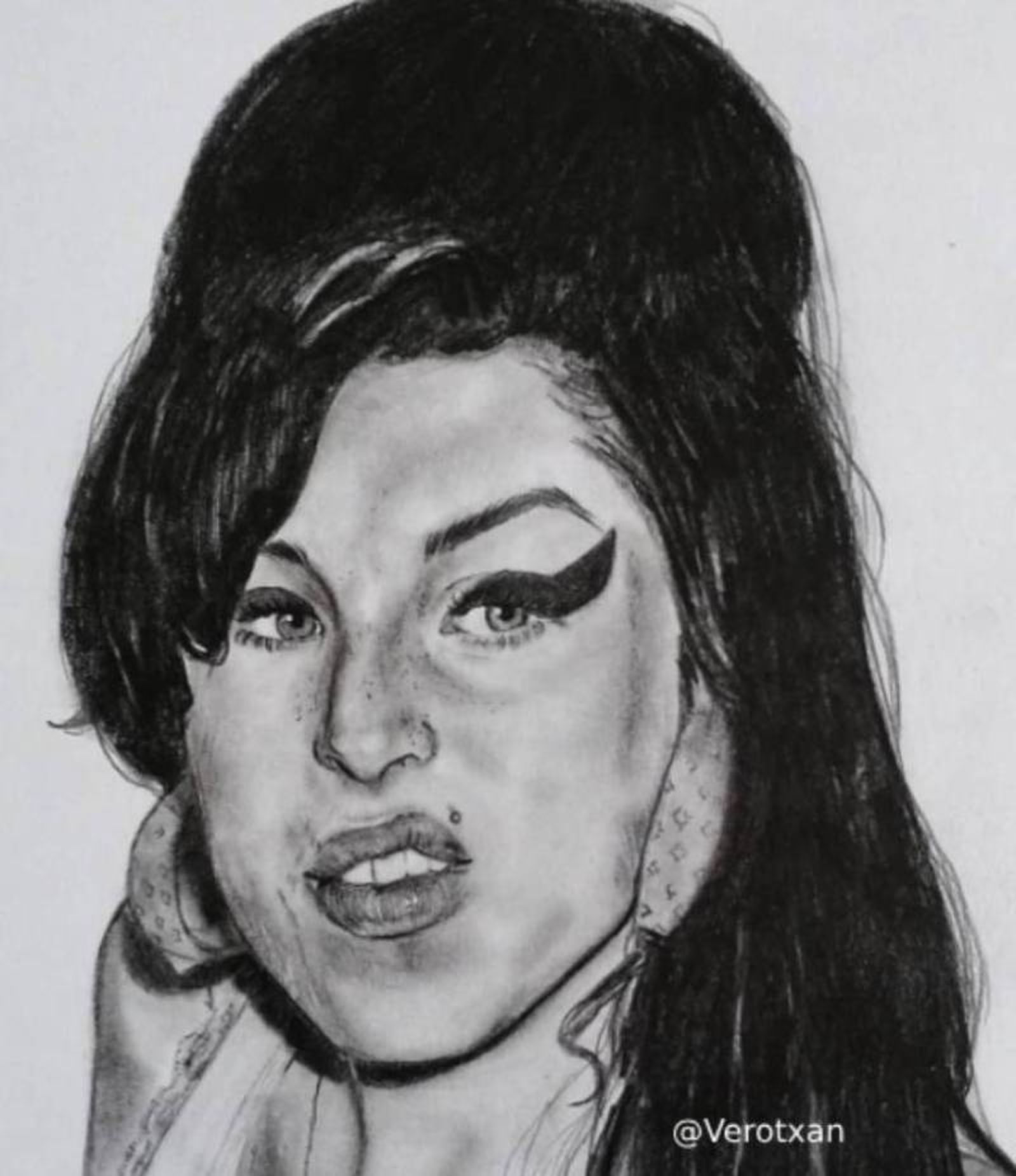 Dibujo a lápiz de Amy Winehouse. / Autora: Verotxan Dibujo a lápiz de Amy Winehouse. / Autora: Verotxan