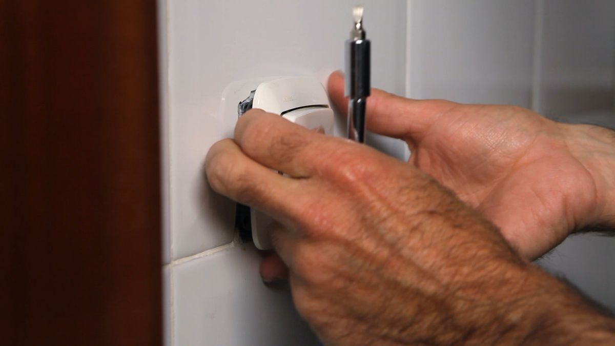 Embellecedores para mecanismos eléctricos paso 1