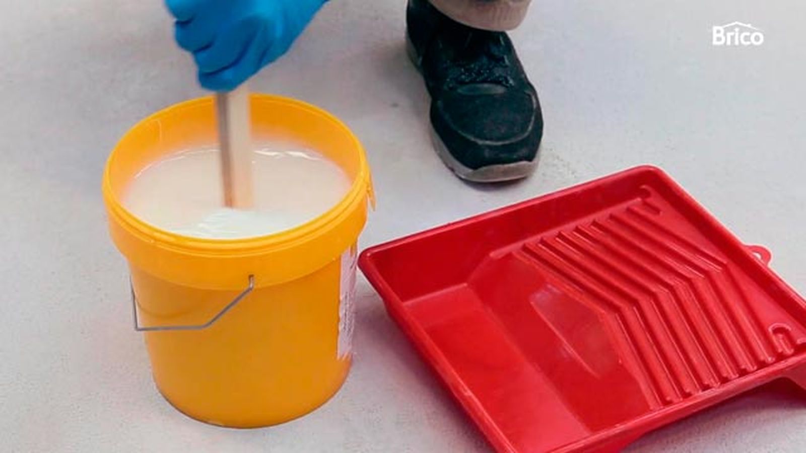 Sellador transparente de poliuretano para suelo de mortero paso 4 Sellador transparente de poliuretano para suelo de mortero paso 4