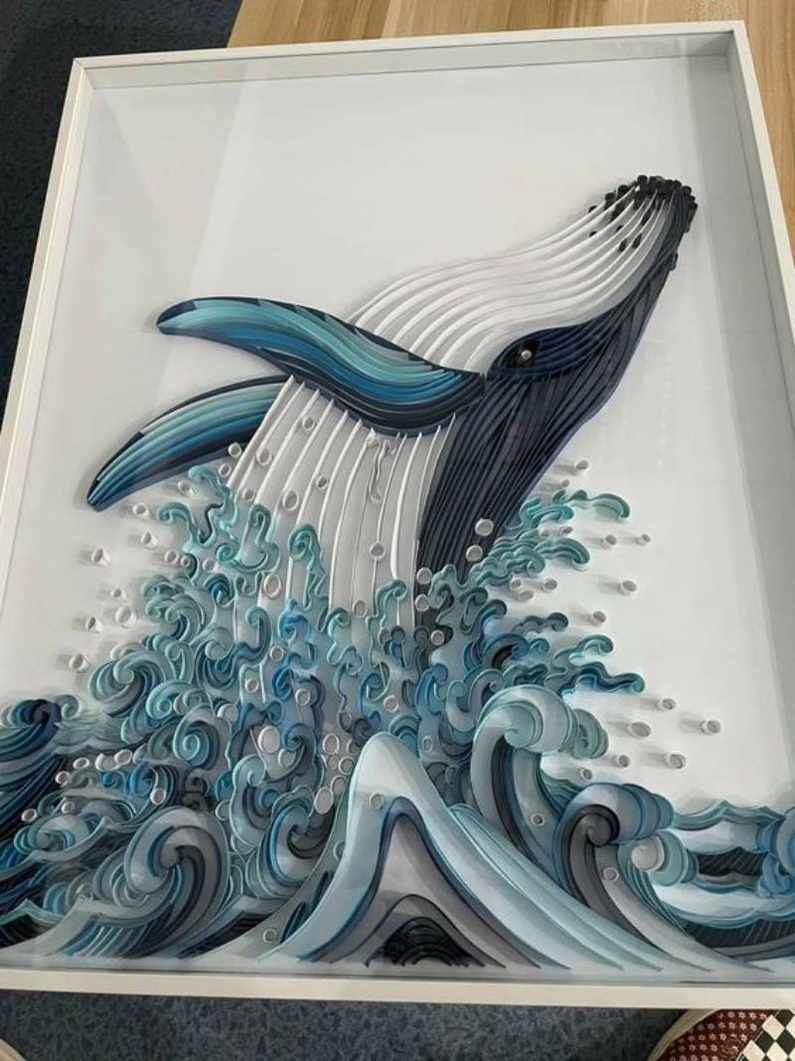 Cuadro de ballena hecho con filigrana. Cuadro de ballena hecho con filigrana.
