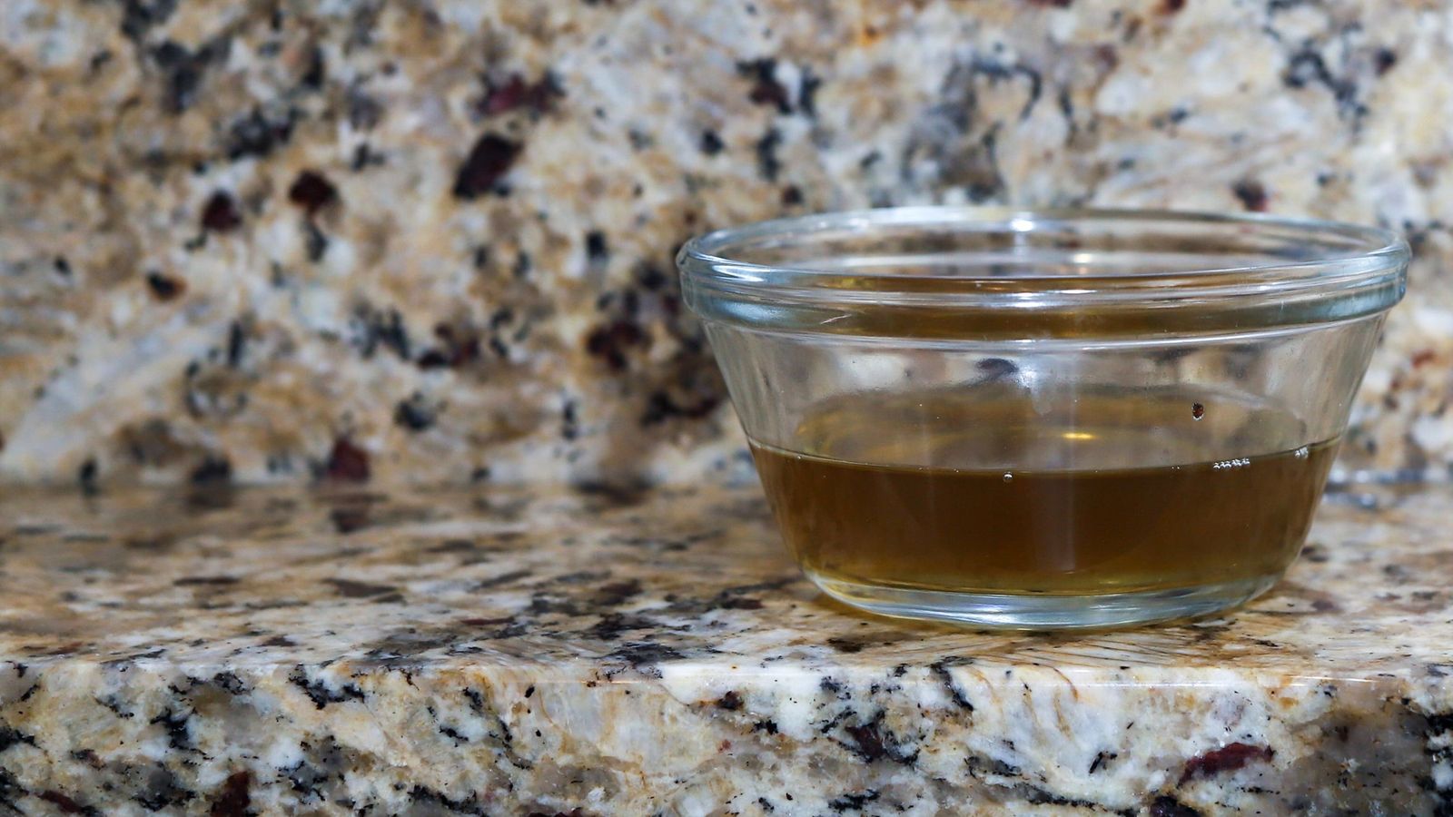 Utiliza trampas con productos naturales para deshacerte de las moscas