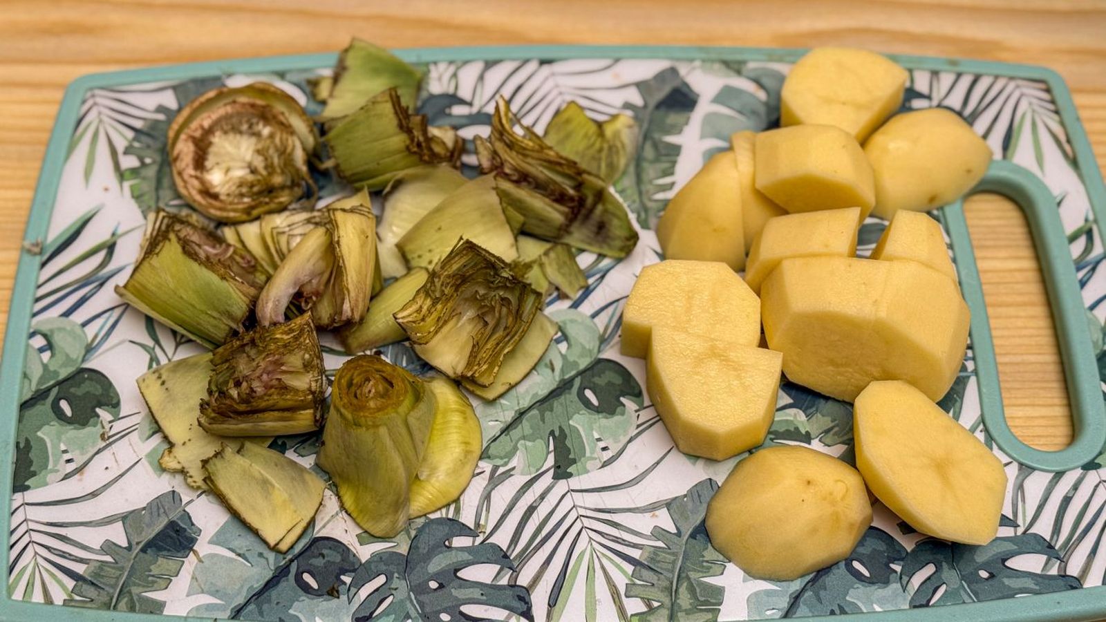 Patatas y alcachofas en dados Patatas y alcachofas en dados