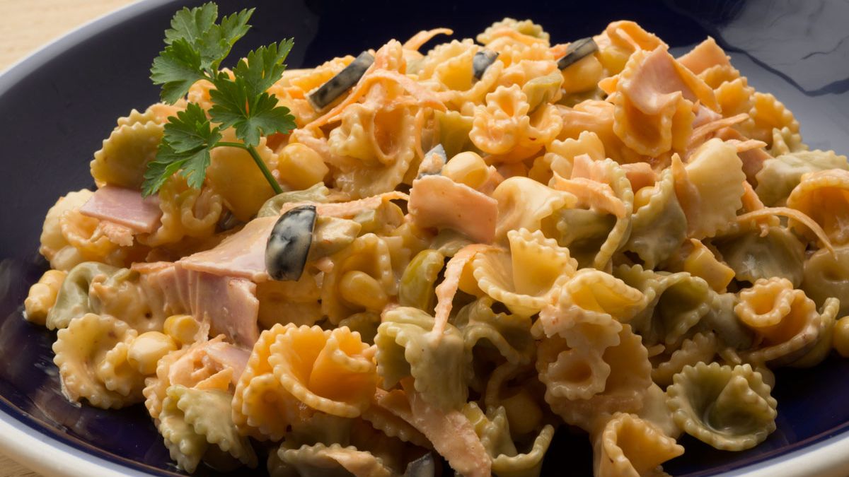 Ensaladilla de pasta y jamón
