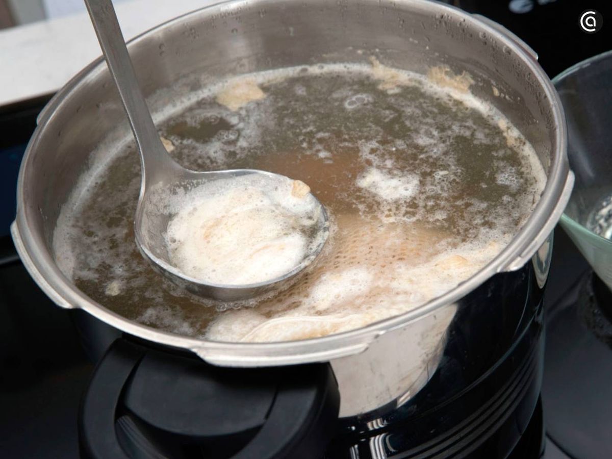 Retira la espuma que sale al hervir