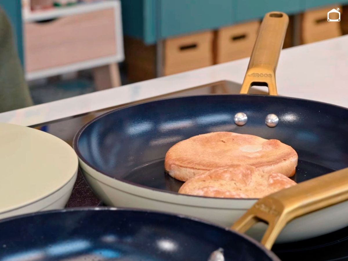 Tuesta el pan para la hamburguesa con foie