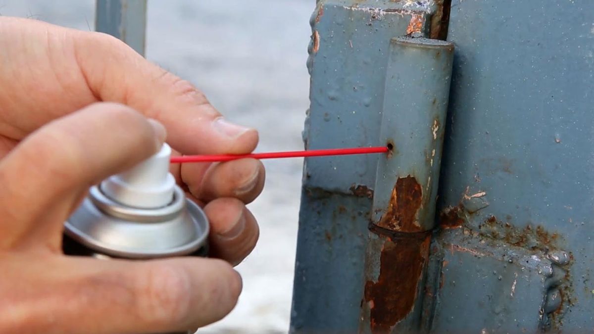 Cómo lubricar un pernio paso 3