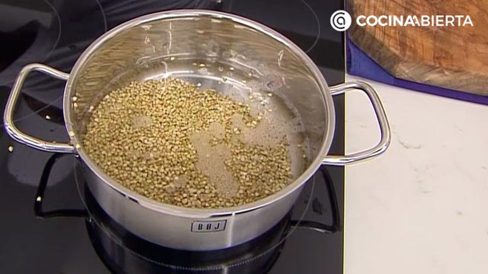 ensalada de trigo sarraceno y tomate con crema aguacate receta karlos arguinano karl6795 paso1 ensalada de trigo sarraceno y tomate con crema aguacate receta karlos arguinano karl6795 paso1