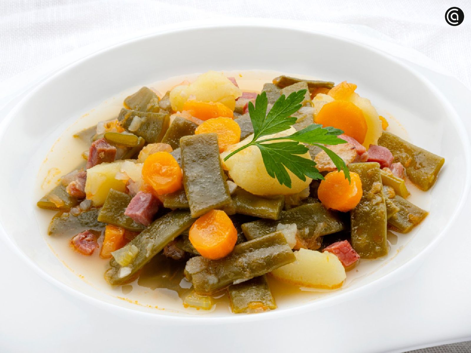 Judías verdes a la jardinera, sabrosa y perfecta para acompañar carnes o pescados