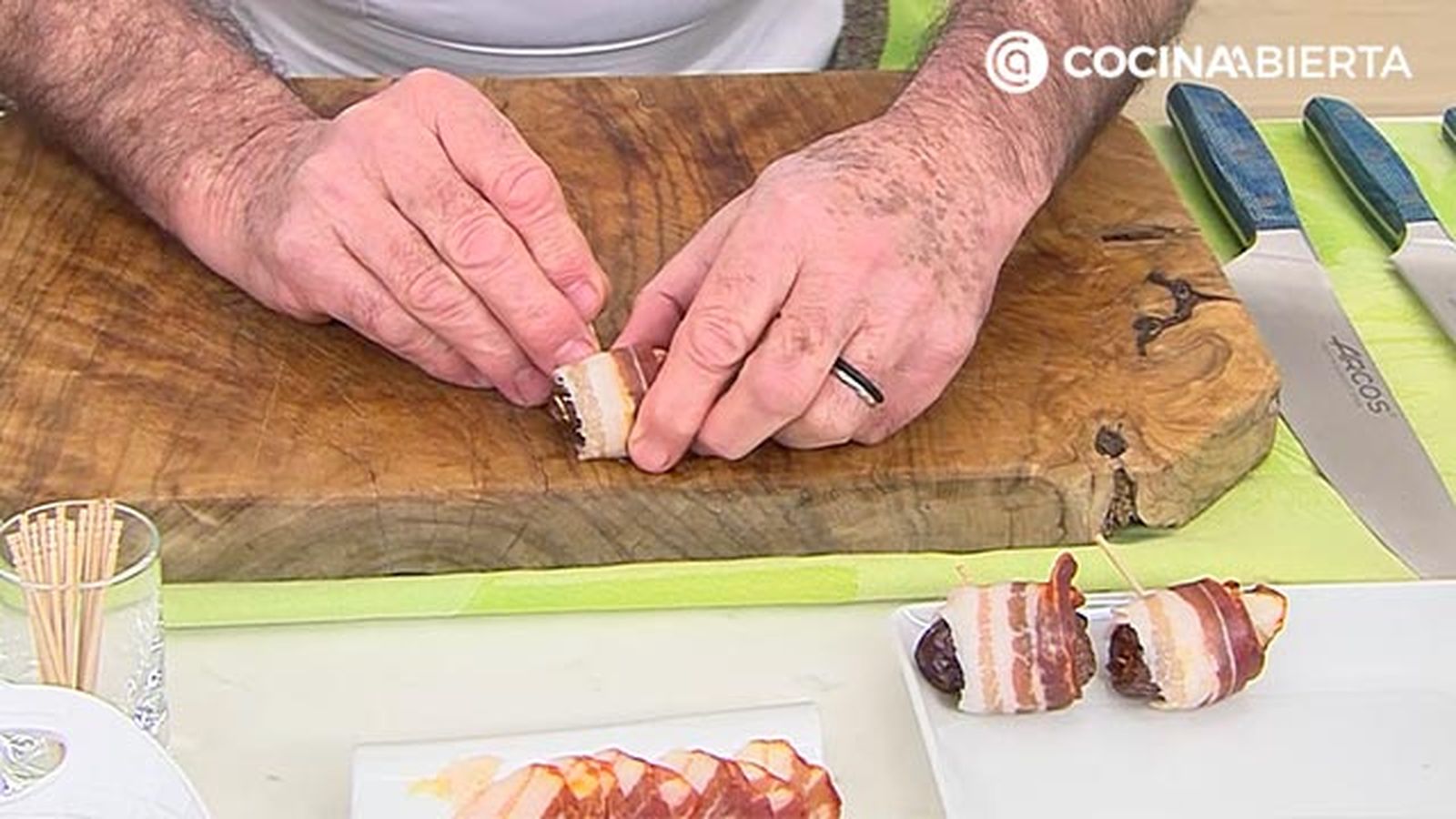 receta bocados crujientes de datil y panceta de karlos arguinano karl6730 paso1 receta bocados crujientes de datil y panceta de karlos arguinano karl6730 paso1