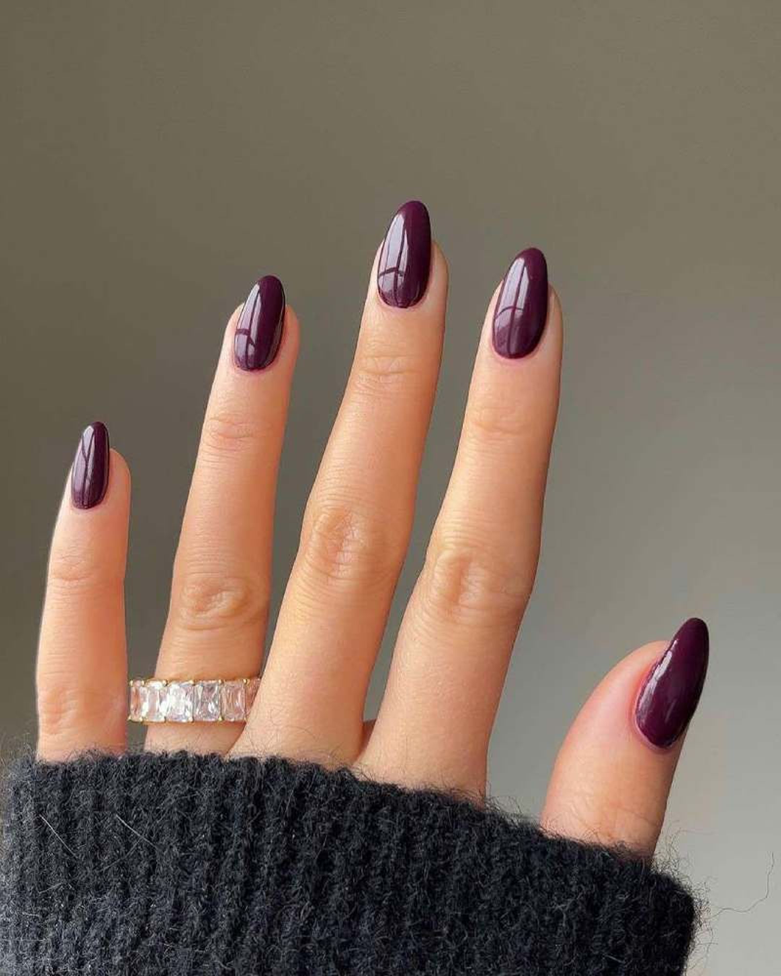 Manicura en color burdeos
