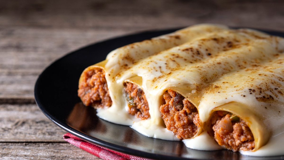 Los canelones admiten muchos rellenos desde carne hasta verduras y setas.