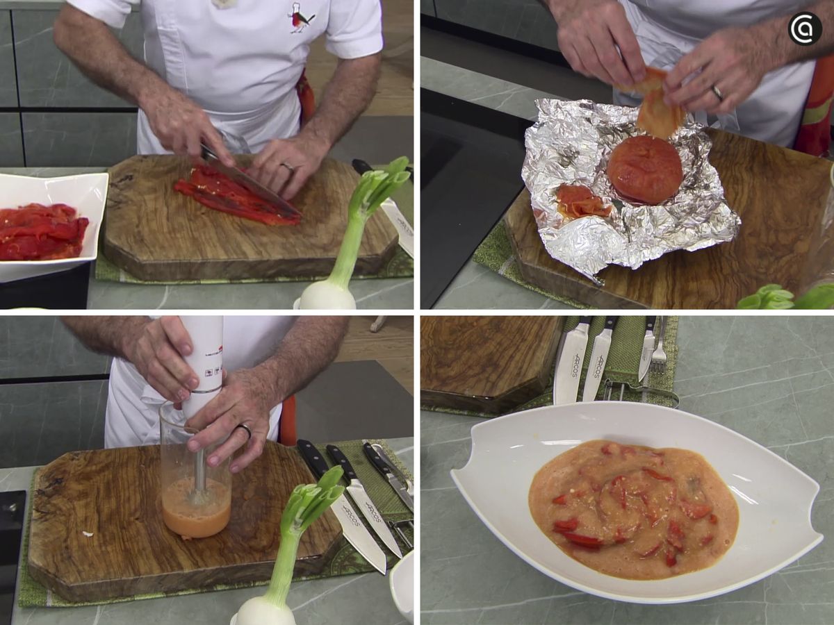 Corta los pimientos en tiras y cubre con el tomate triturado