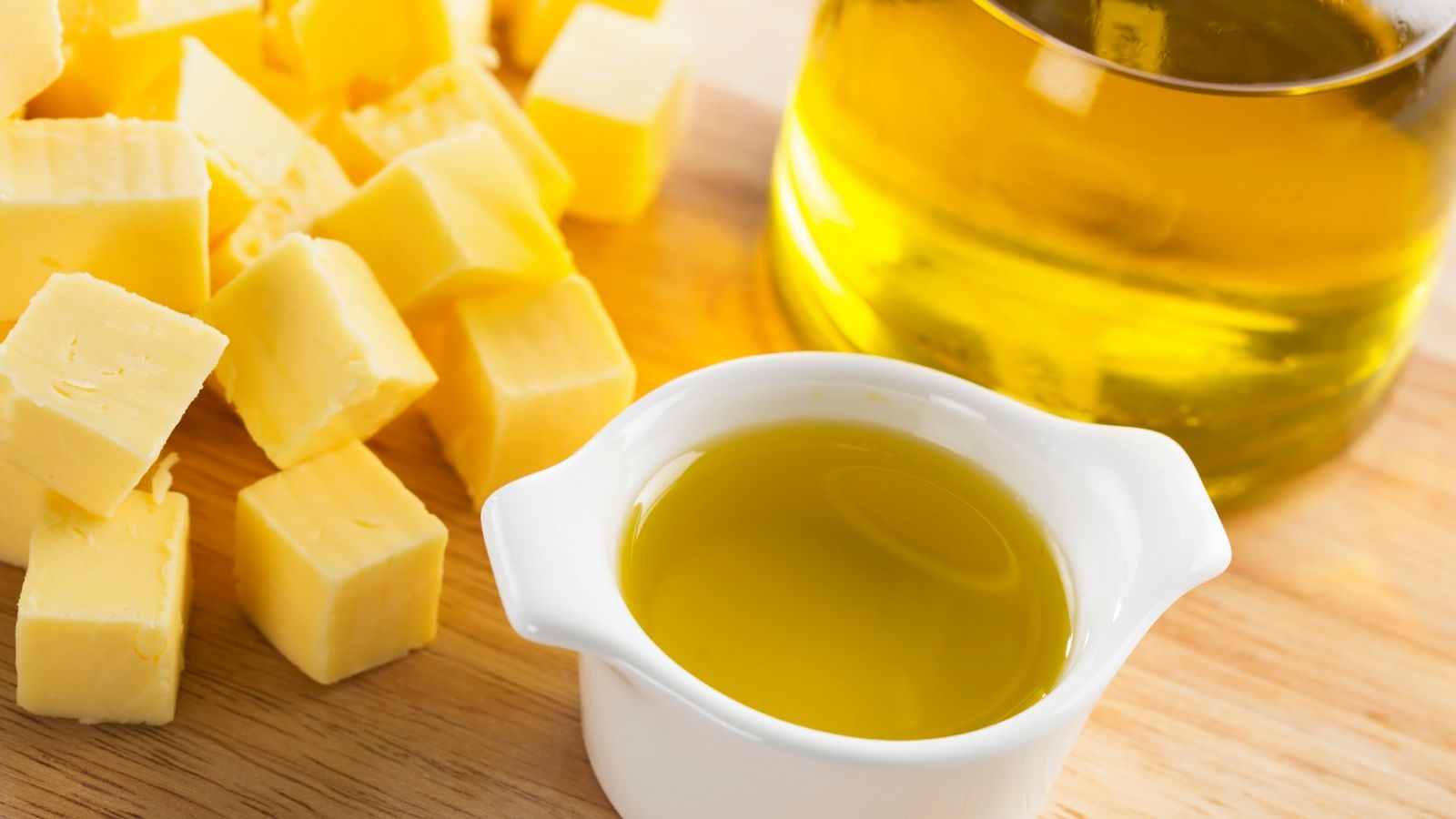 Elegir entre aceite o mantequilla depende del tipo de receta, la temperatura y el efecto deseado
