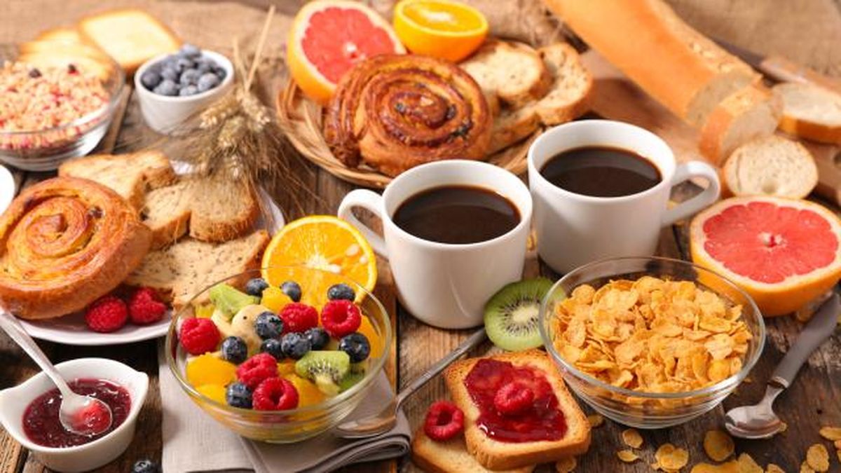 desayuno continental cereales fruta