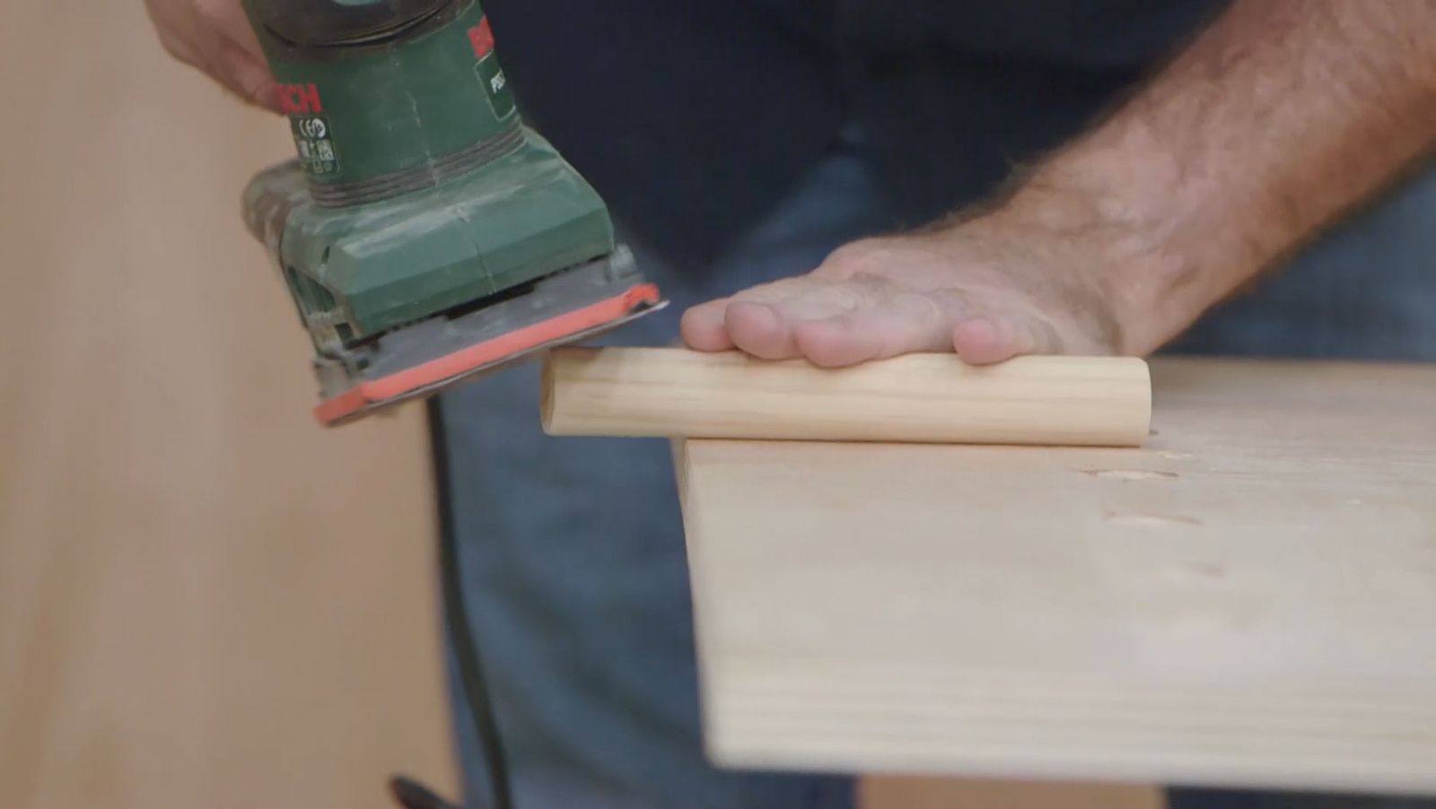 Cómo hacer una estantería pegboard paso 4 Cómo hacer una estantería pegboard paso 4