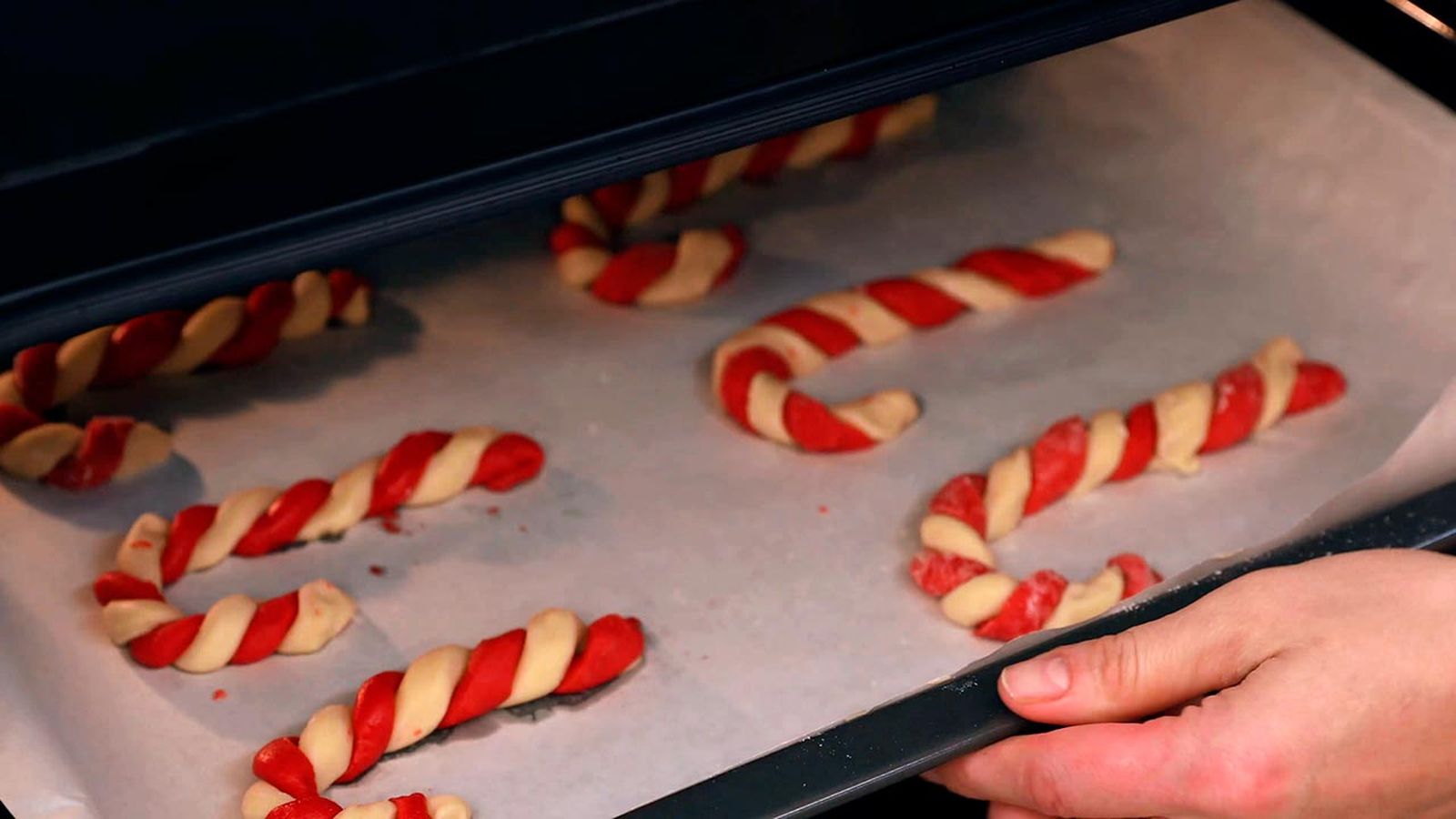 Receta de bastones de galleta para Navidad paso 6 Receta de bastones de galleta para Navidad paso 6