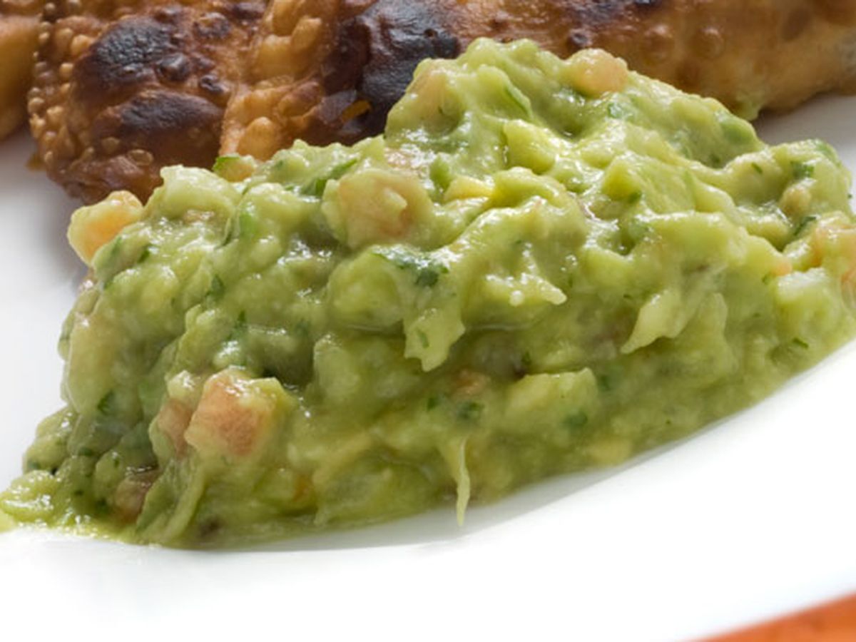 El cilantro es uno de los ingredientes base del guacamole.