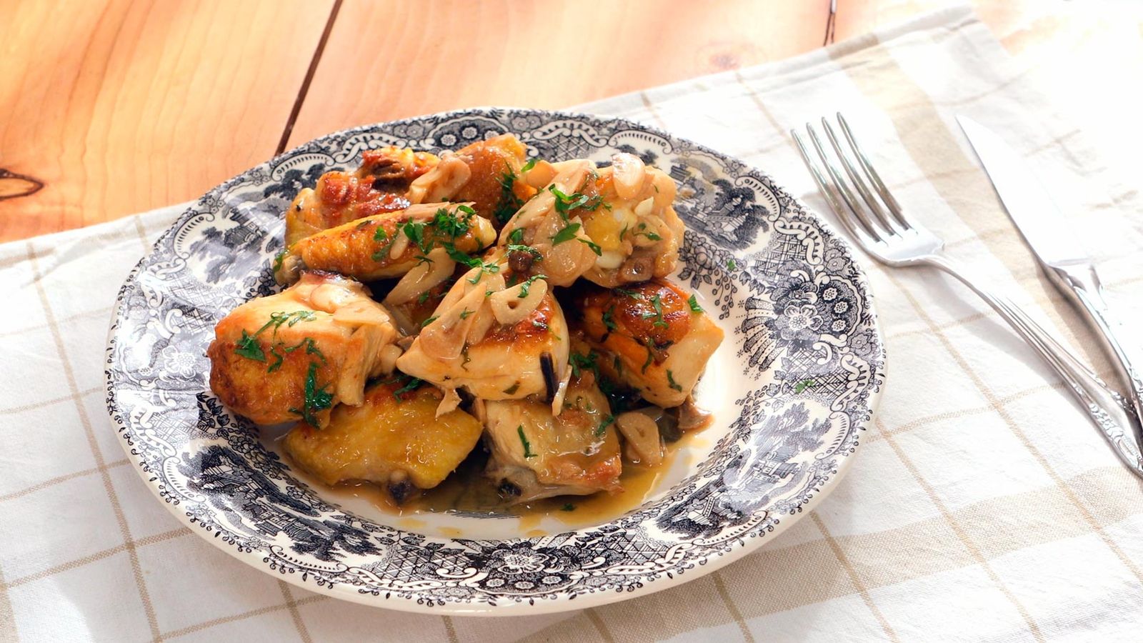 Pollo al ajillo