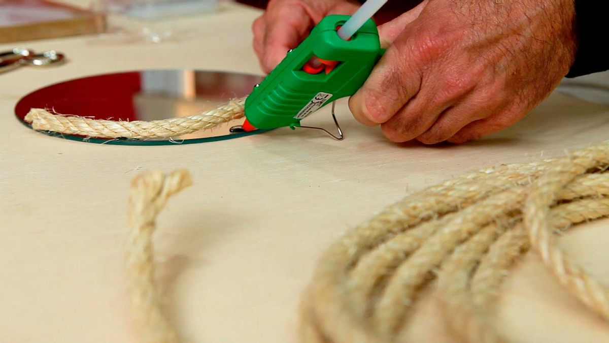 Enmarcar un espejo con cuerda paso 4