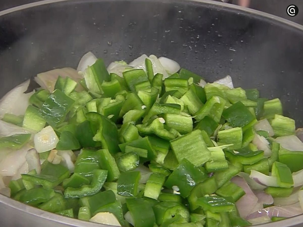 Pocha las verduras hasta que estén tiernas