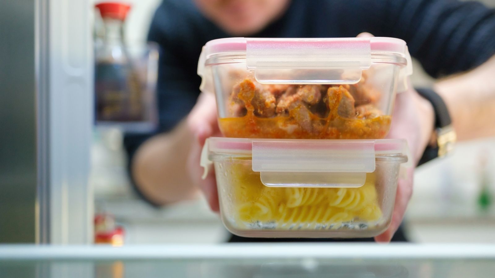 La comida preparada no es recomendable dejarla fuera de la nevera La comida preparada no es recomendable dejarla fuera de la nevera