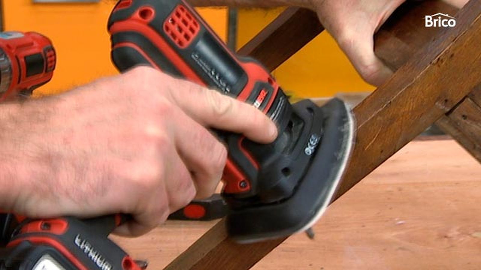 Cómo reparar una silla de madera Paso 3 Cómo reparar una silla de madera Paso 3