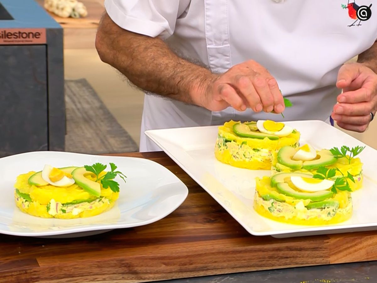 Decora la causa limeña con una hoja de perejil
