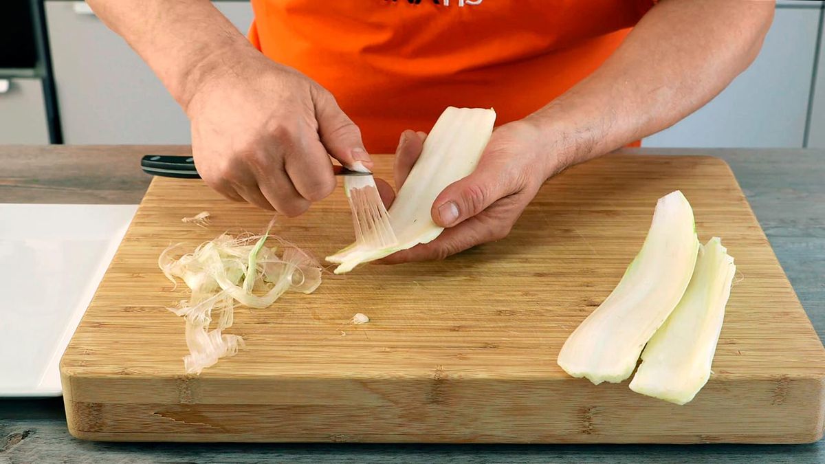 Receta de acelgas rehogadas con patatas asadas  paso 3