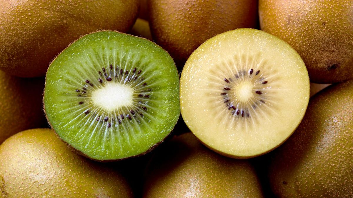 Kiwi verde y kiwi amarillo