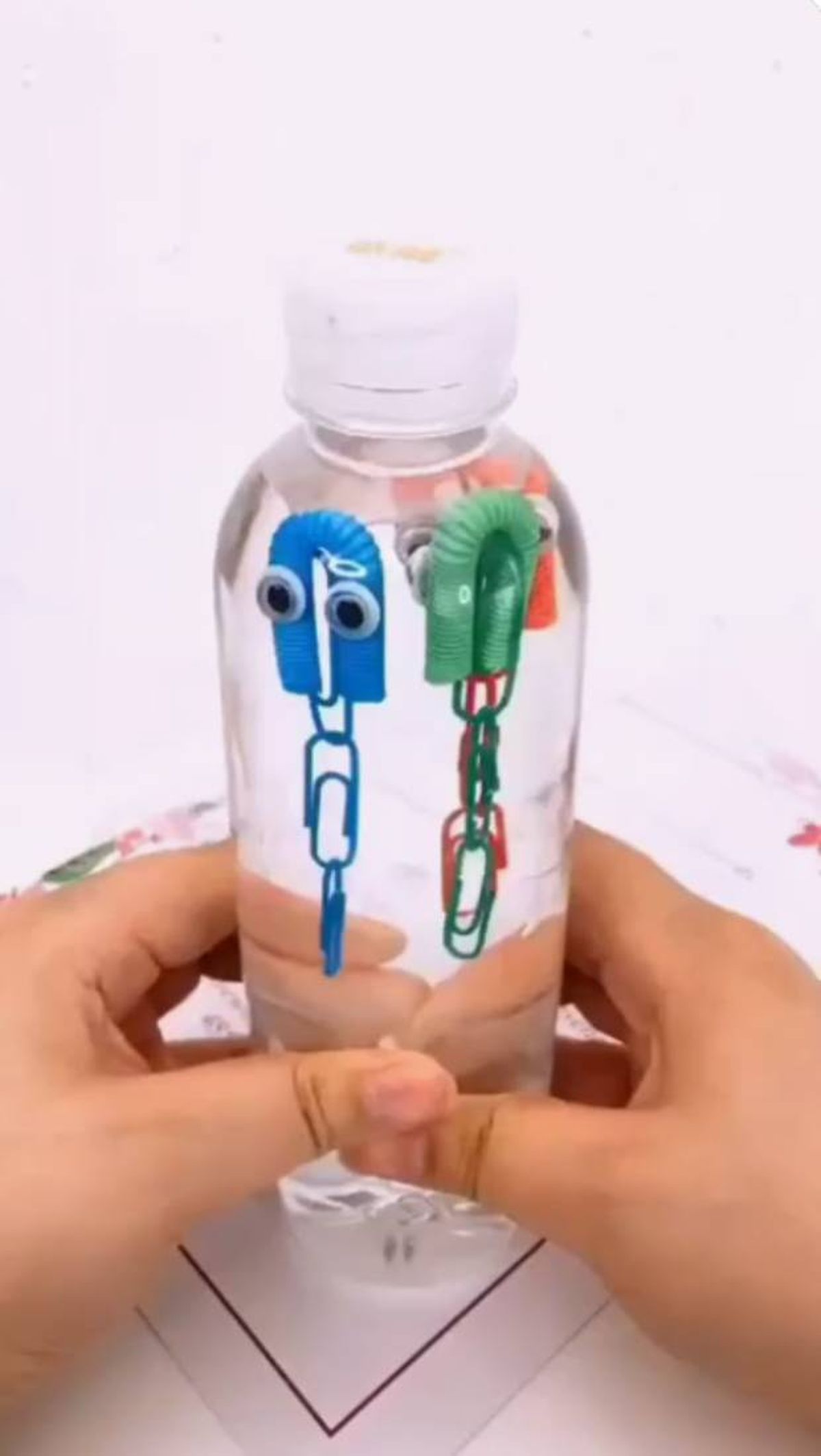 botella sensorial pajitas clips pinterest