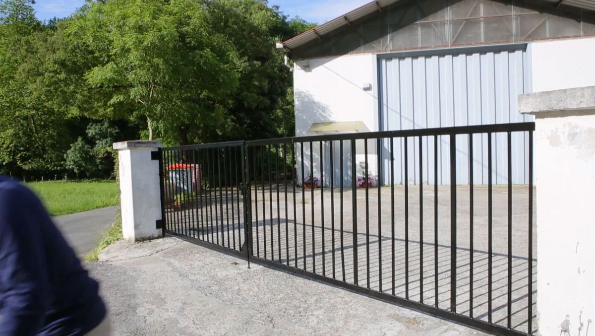 Cómo pintar una verja oxidada paso 6